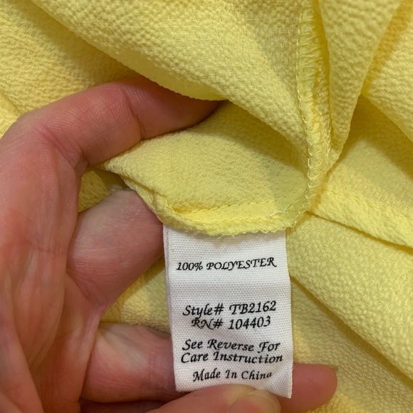 Shoulder Cutoff Ruffle Blouse - Picture 8 of 9